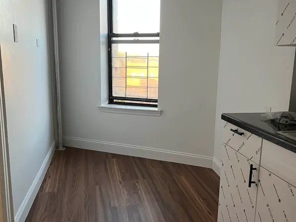 116 West 238th Street image 2 of 8