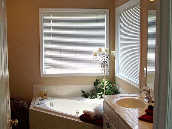 Large bathroom off Master Bedroom