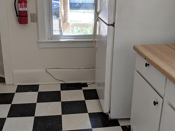 Kitchen window right