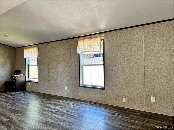 4th image of 2035 Hemstreet Rd
