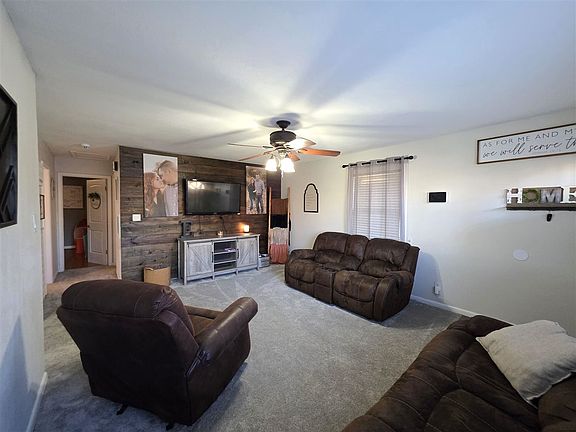 5th image of 512 Ivanhoe St