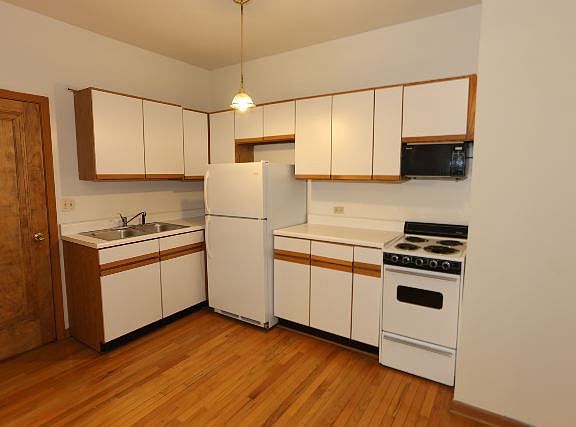 4th image of 635 W Barry Ave APT 310