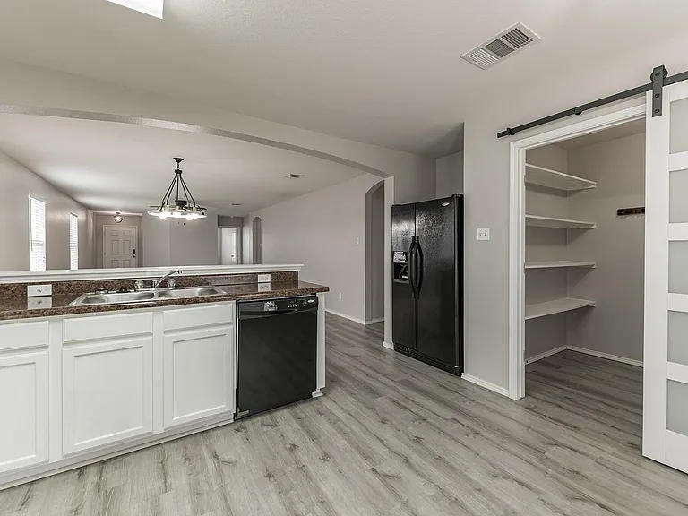 105 Pullman Place Blvd — Photo 17