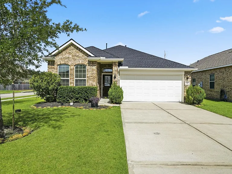 217 Brookwood Park Ln — Photo 1