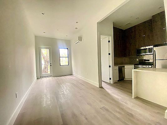 4th image of 938 Bushwick Ave #4