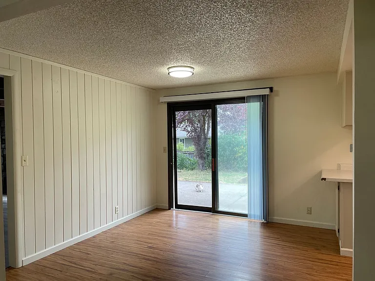 2315 Temple Dr — Photo 8