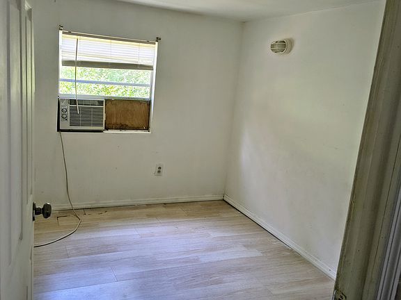 4th image of 1519 Laun Pl