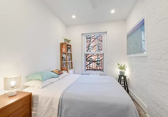 4th image of 345 W 21st St APT 3C