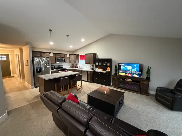 3900 Richmond Ct NW, Grand Rapids, MI 49534