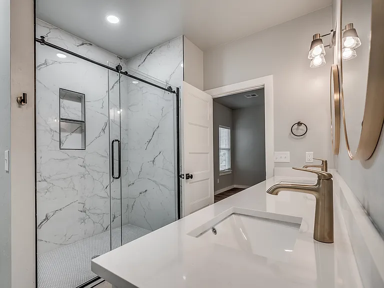 11301 N Blackwelder Ave #B — Photo 11