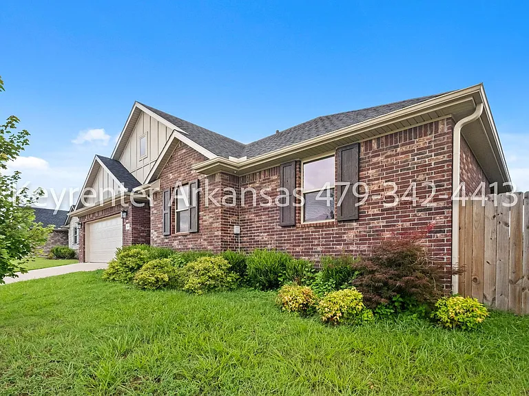 800 E Fallon St — Photo 2