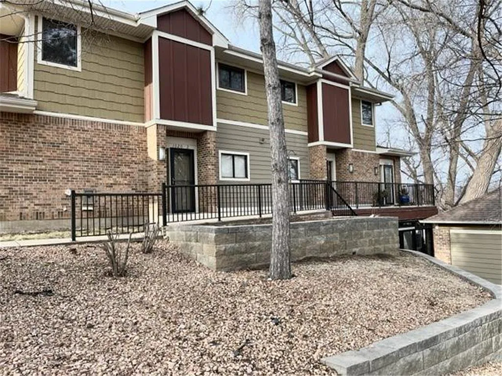3 bed, 1262 sqft, $2,050 — Photo 1