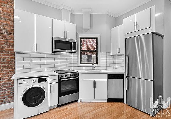 3rd image of 168 E 82nd St APT 5A
