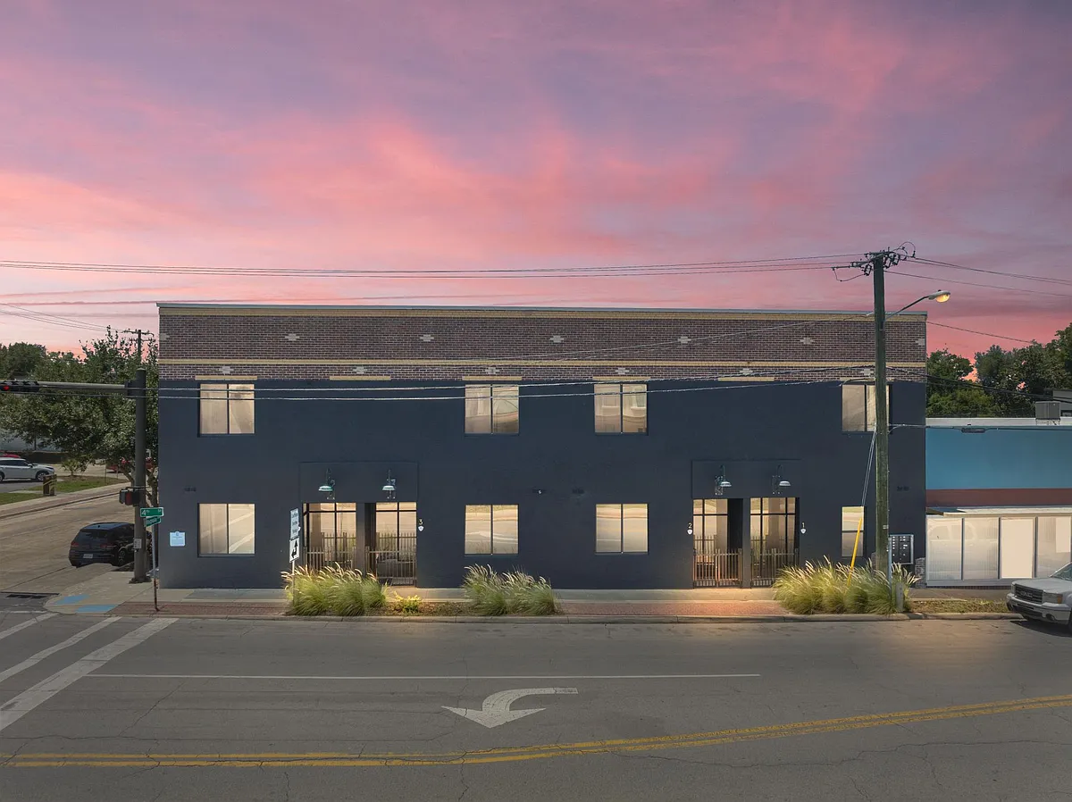Building Photo - 120 E 4th St #6