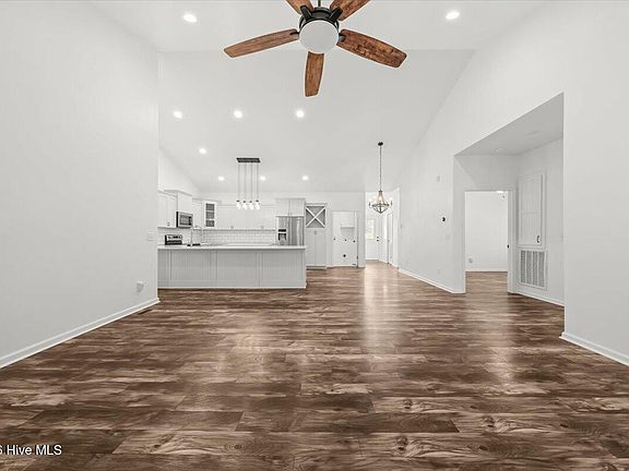 4th image of 546 Rubicon Road