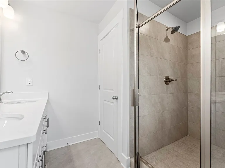 628 Amalfi Dr — Photo 12