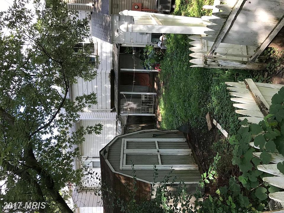 2nd image of 303 Roanoke Dr SE