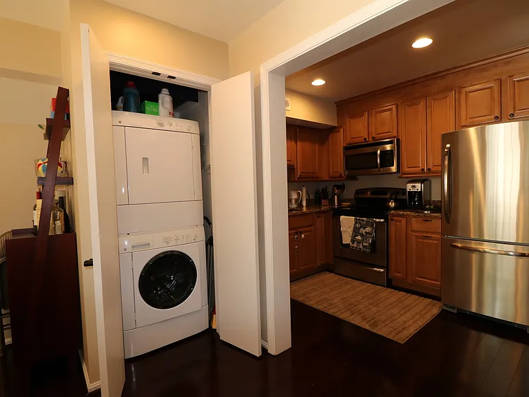 748 Azalea Dr — Photo 3