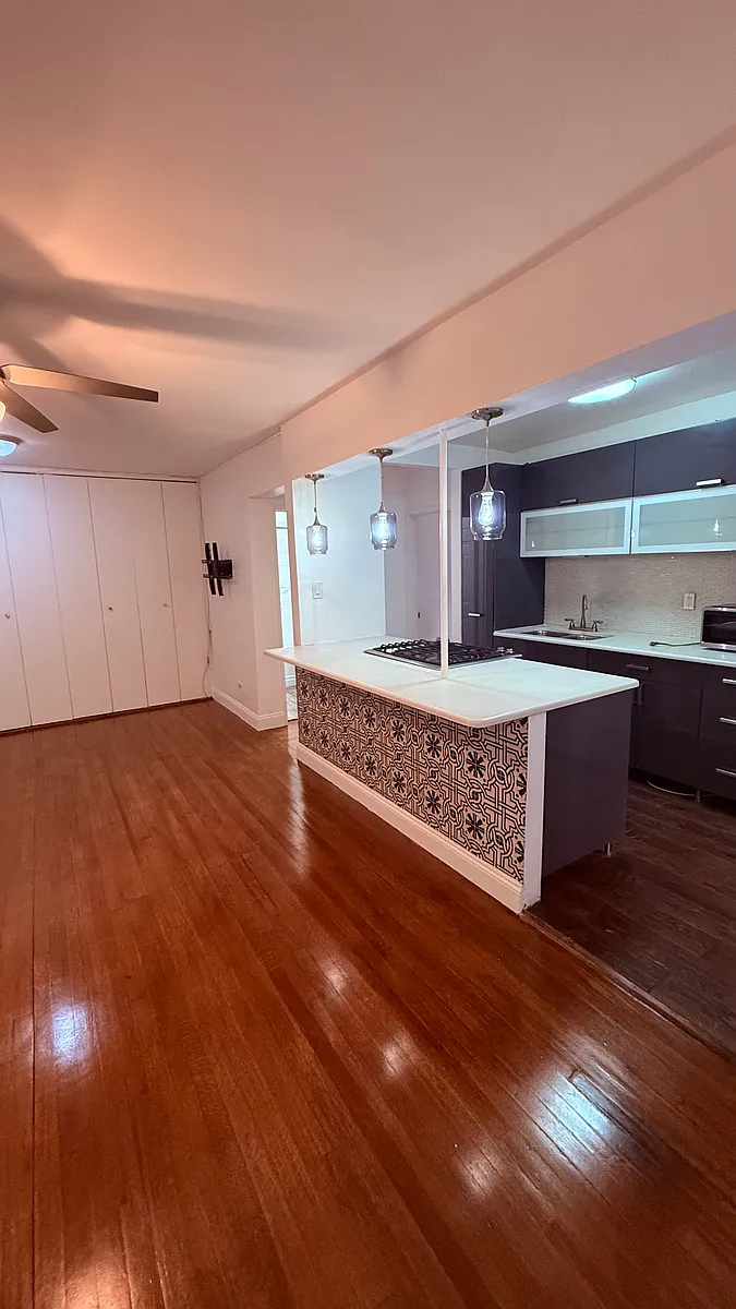 Building Photo - 665 Thwaites Pl