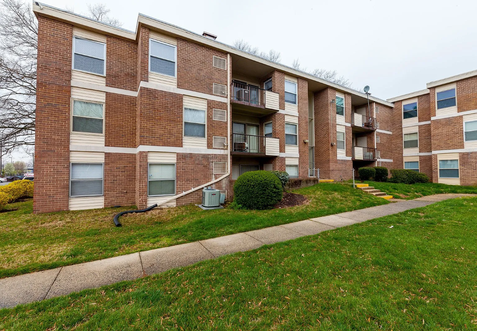 2 bed, 1.0 bath, 992 sqft, $1,600 — Photo 1