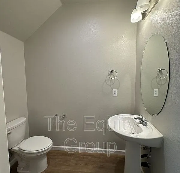 414 S Summit St #103 — Photo 6