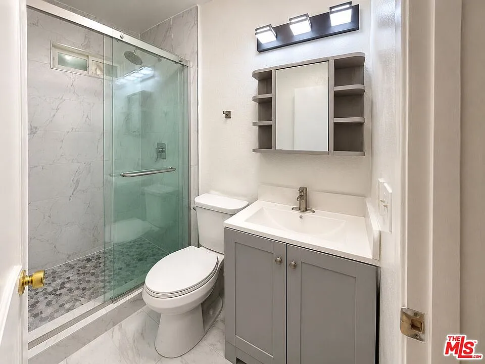 2 bed, 1.0 bath, 650 sqft, $1,800 — Photo 4