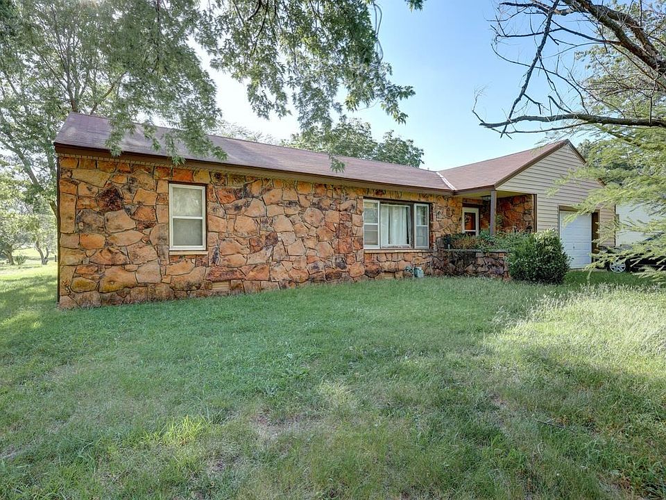1st image of 917 Harris Rd