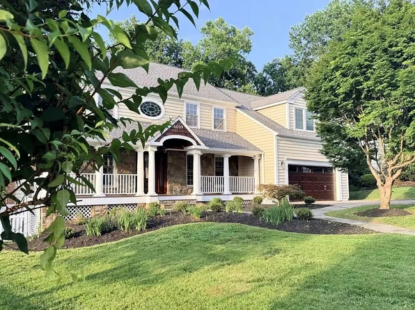 6009 Roseland Dr, Rockville, MD 20852