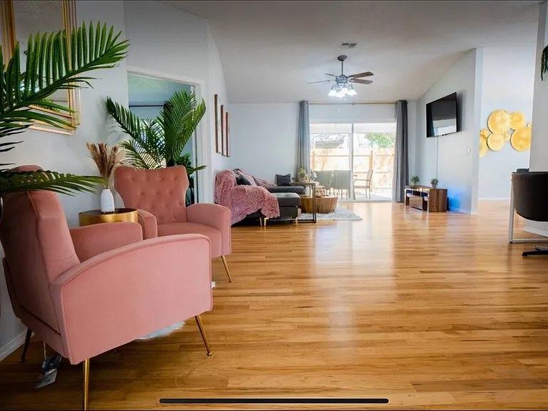 4117 Moreland Dr — Photo 2