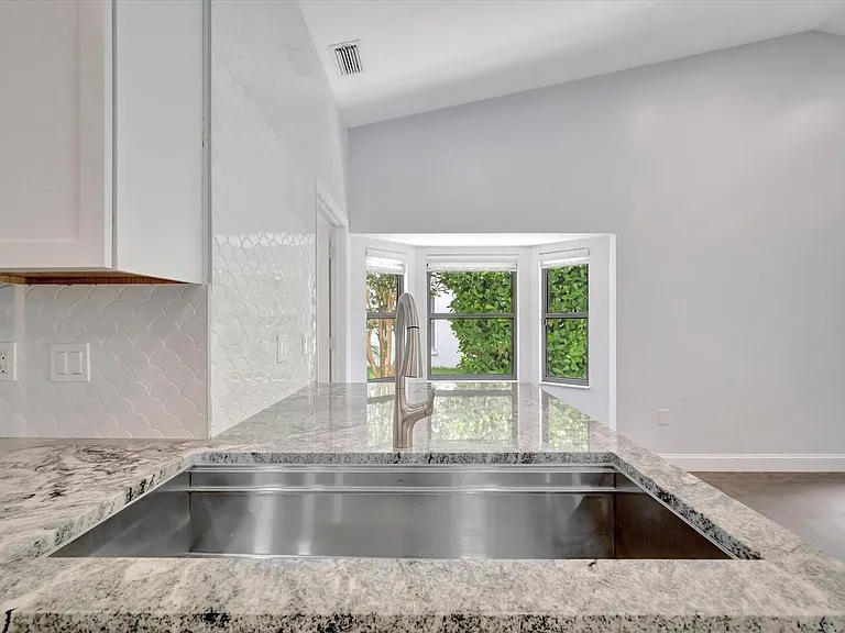 6044 Marella Dr — Photo 9