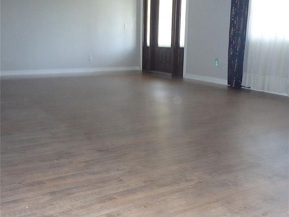 5th image of 1360 NE Hillcrest Ln