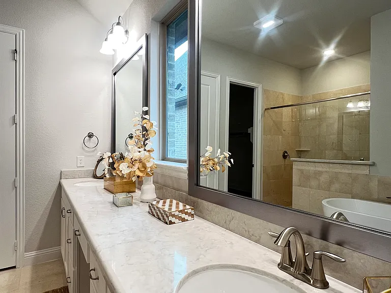 8137 Maybury — Photo 23