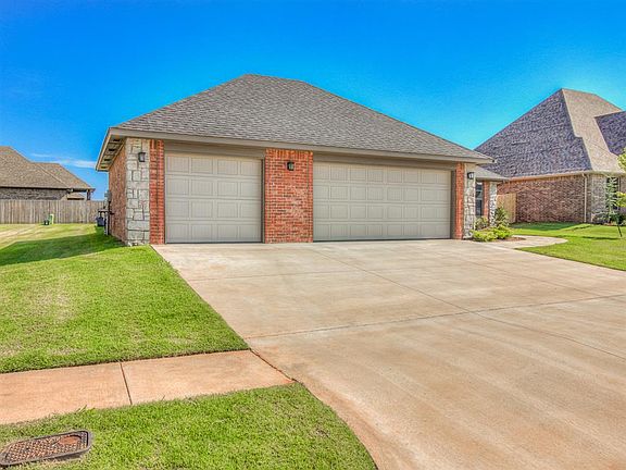 2nd image of 905 NW 186th St
