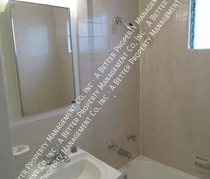 48 Roycroft Ave — Photo 8