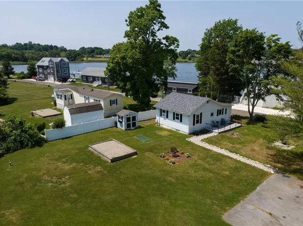 74 Lawrence Ct, Tiverton, RI 02878