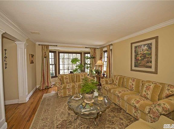 5th image of 2 Meadowood Ln