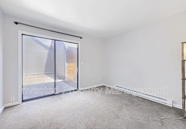 2501 S Victor St #E — Photo 6