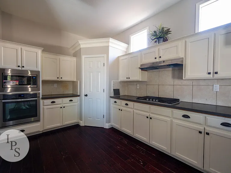 2389 Prescott Ave — Photo 10