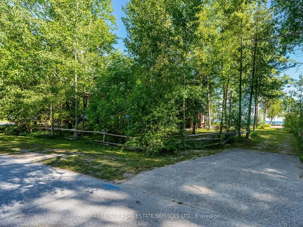 2228 Shore Ln, Wasaga Beach, ON L9Z 2X6
