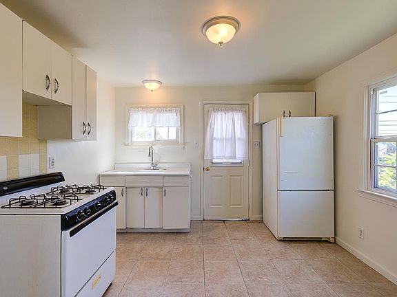 5th image of 2477 S 9th St