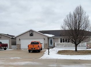 914 Jolene Dr, Dunkerton, IA 50626