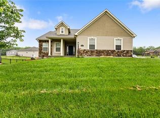 4213 Windward Dr, Saint Joseph, MO 64506