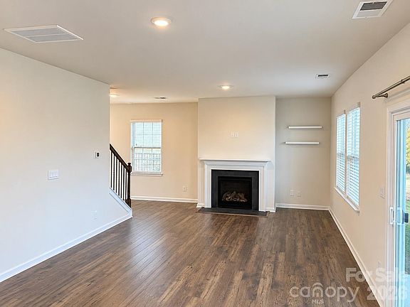 4th image of 4119 Village Blvd NW