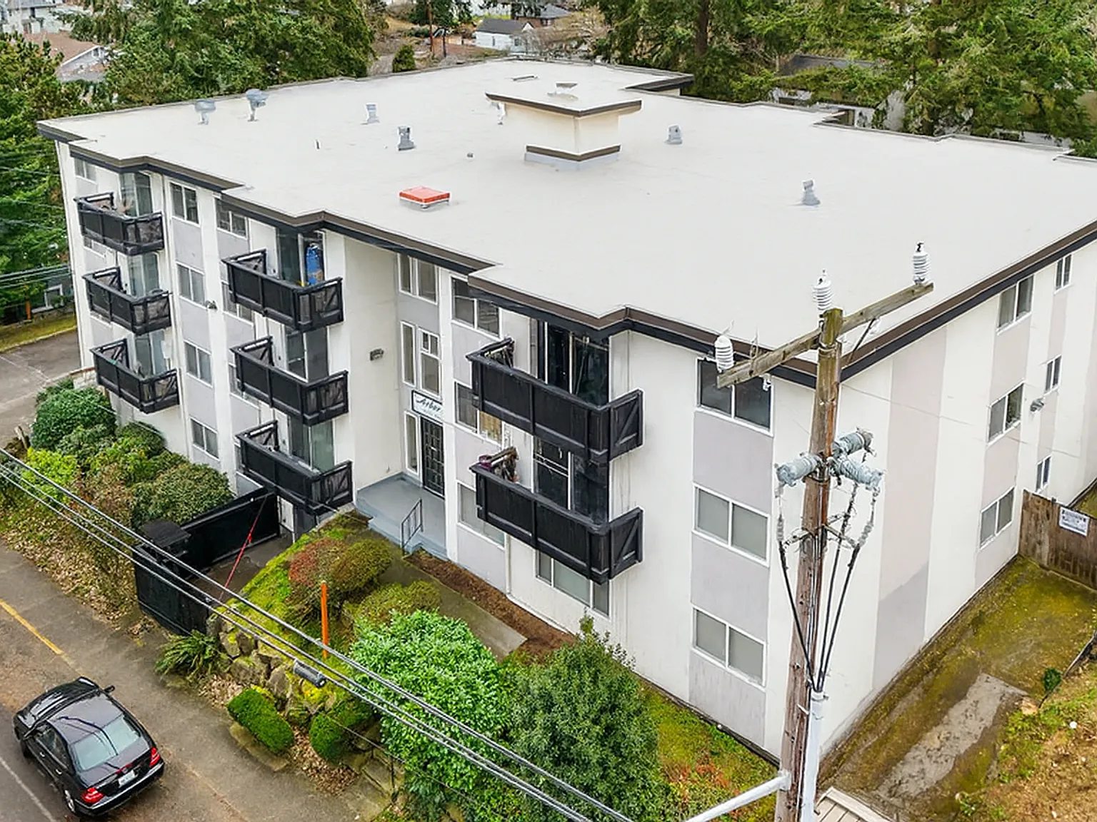 Arbor Heights | New Fully Renovated Apartments | Move in Specials! — Photo 1