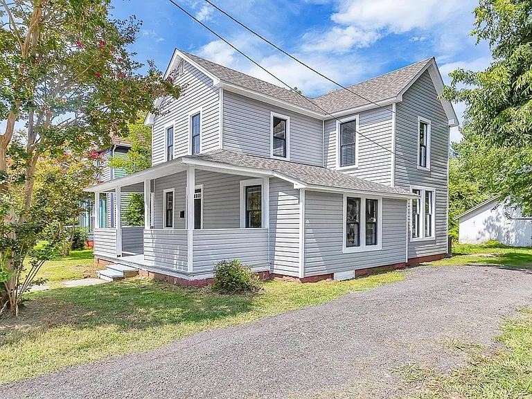 211 Walnut St — Photo 3