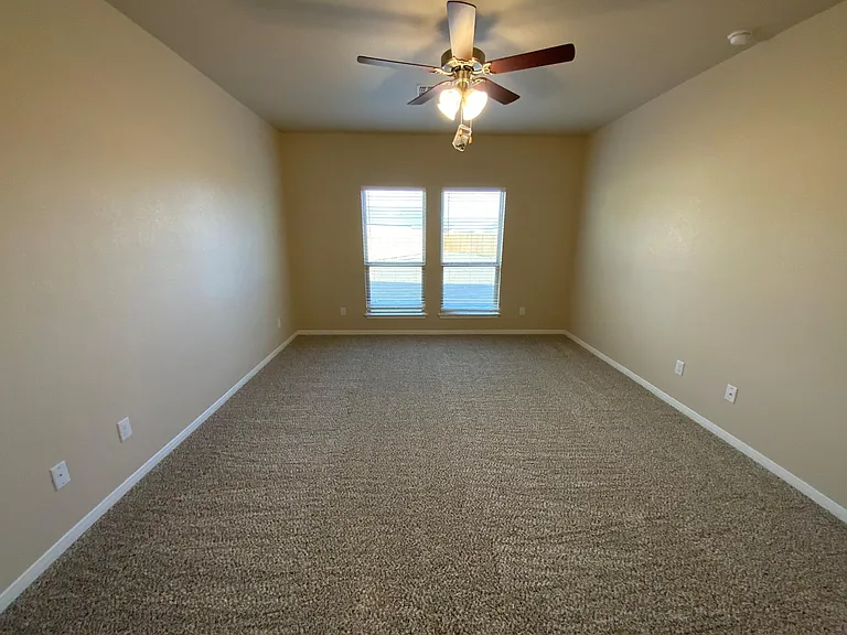 1049 Lakeway Crossing Dr — Photo 7