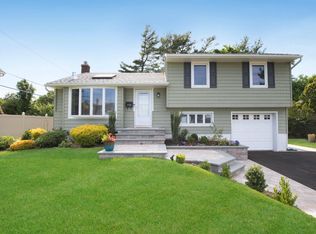 278 Southwood Cir, Syosset, NY 11791