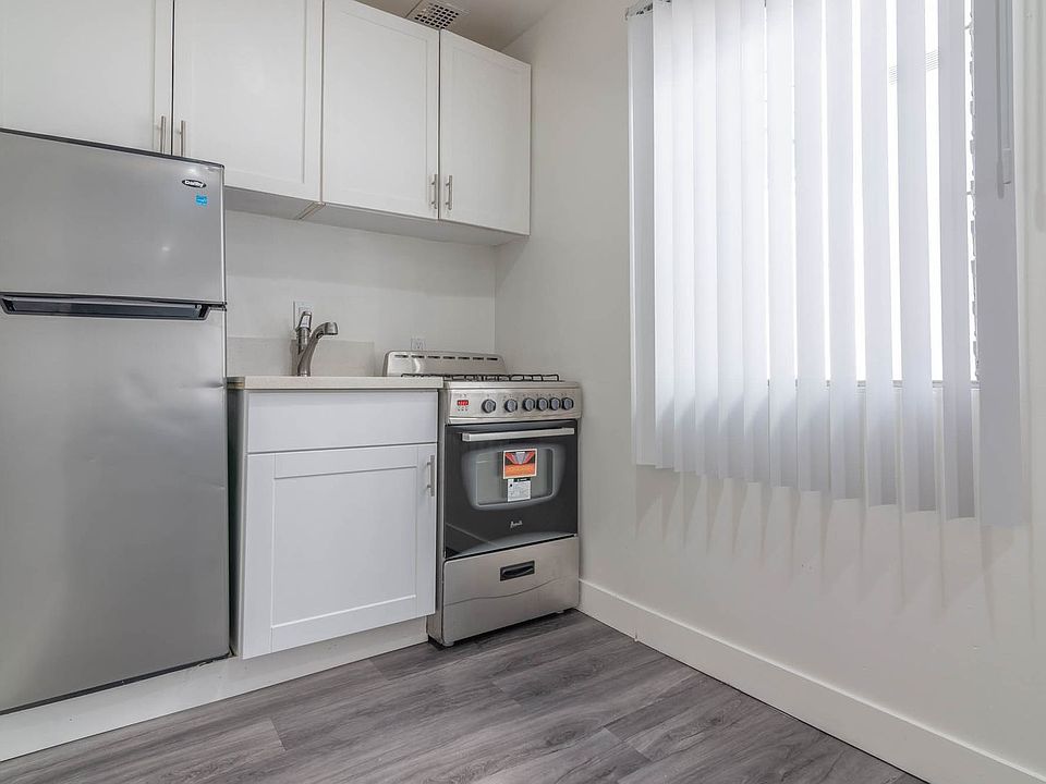 1st image of 928 4th St #107