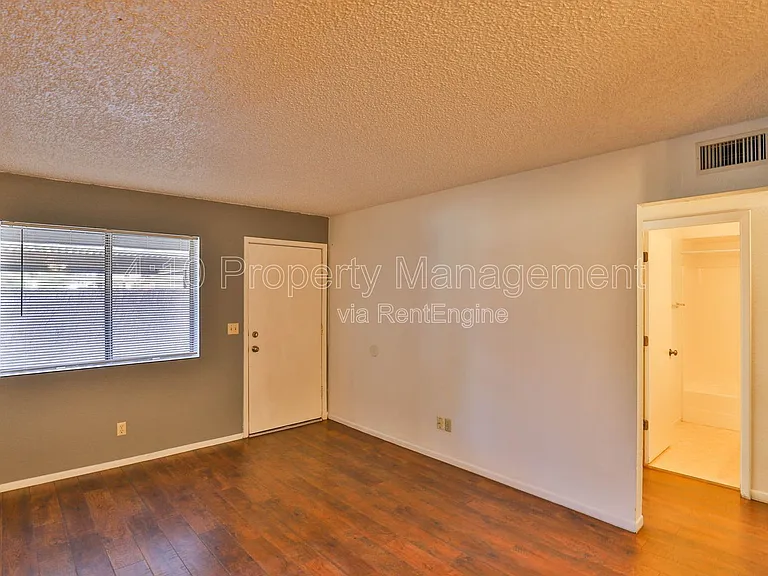 2729 N Salem #101 — Photo 4
