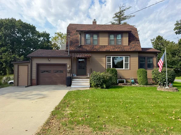 725 E 5th St N, Newton, IA 50208